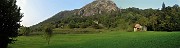 77 Grande bella radura prativa con vista sulla cima rocciosa del Pizzo di Spino versante sud